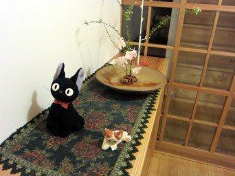 木組みの家「高円寺の家」玄関の猫の人形