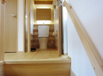 木組みの家「高円寺の家」二階トイレ
