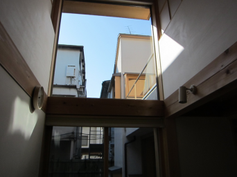木組みの家「高円寺の家」西側大窓
